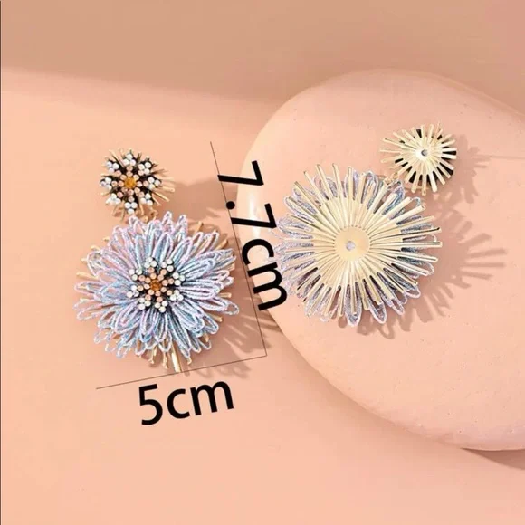 SOLD! GORGEOUS Flower Statement Earrings - Picture 3 of 4